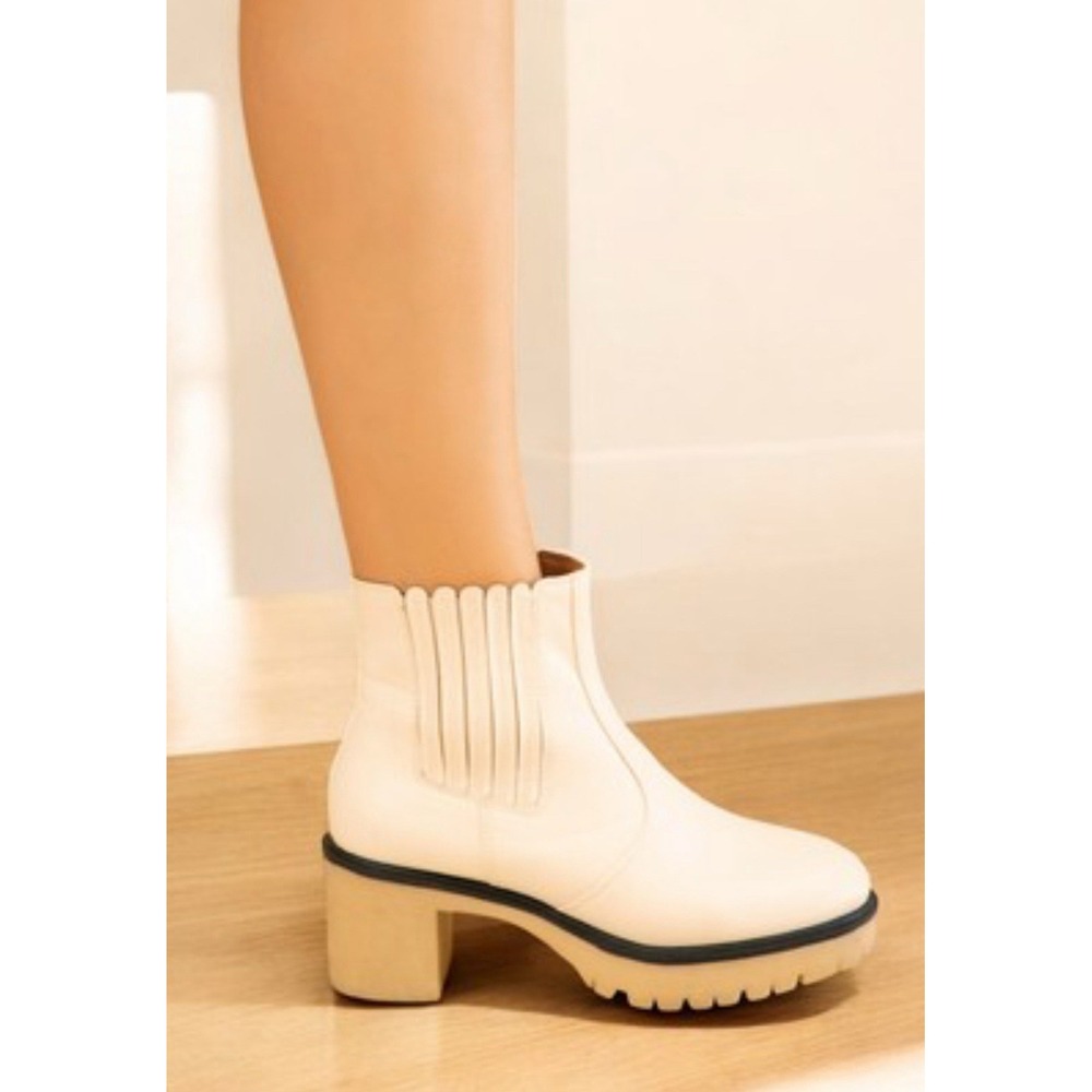 NEW Winnie Platform Chelsea Boutique Boot Sz‎ 10 White Mindy Mae's Market